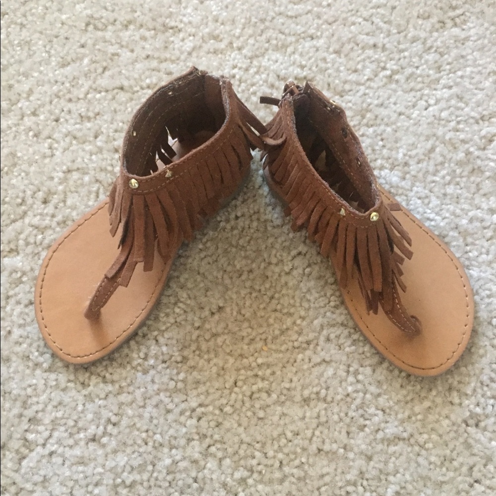 Fringe sandal